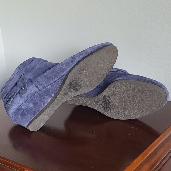 Navy suede bootie - Picture 2 of 3